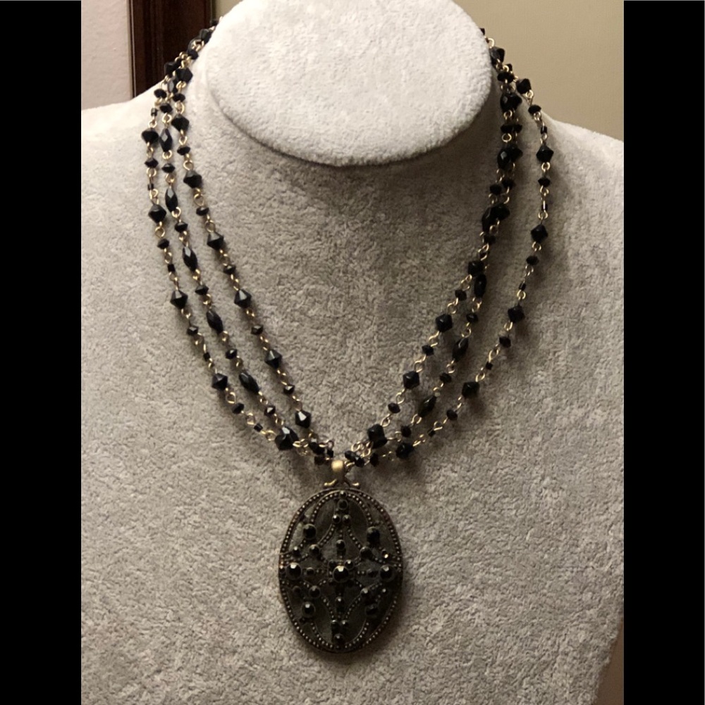 Pretty Black Pendant Necklace